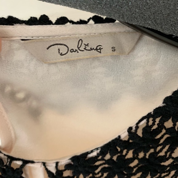 Nude top with black lace collar - Picture 6 of 6